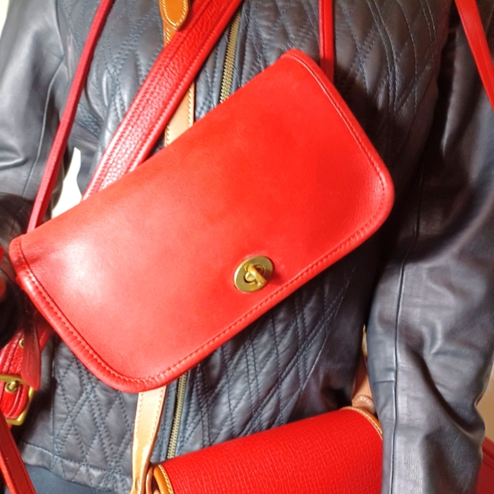 ADVERTISEMENT:@lorac2015 SELLING VINTAGE COACH RED BAGS - Picture 7 of 10